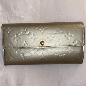 Louis Vuitton vintage Monogram Vernis Blanc Long Wallet